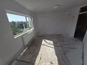 Langa Sud Plaza. Decomandat. Centrala proprie. 2 Balcoane, Debara. 