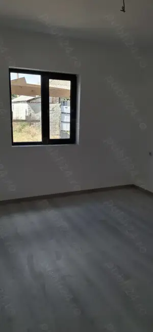 Vindem Casa in Navodari - imagine 9