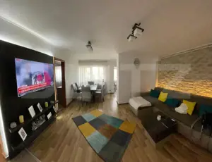 Apartament 2 camere, zona Calea Moldovei, etaj intermediar 