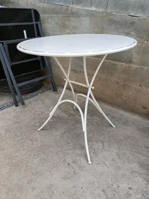 Masă albă rotundă metalică pliabilă Ikea