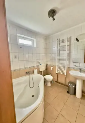 Vilă 6 camere, Titulescu, Curte și zonă de relaxare – Metrou la 7 minute - imagine 13