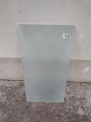 sticla sablata pentru rafturi