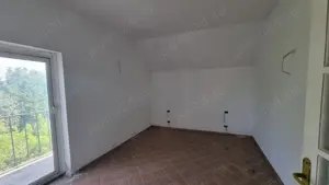 Vand vila situata in Pitesti, impartita in 8 apartamente - imagine 4