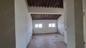 Vand vila situata in Pitesti, impartita in 8 apartamente - imagine 8