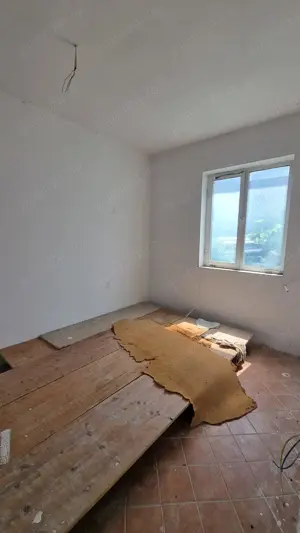 Vand vila situata in Pitesti, impartita in 8 apartamente - imagine 10