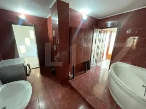 Apartament de 2 camere, posibilitate recompartimentare, 100 mp, zona Nicolina  - imagine 9