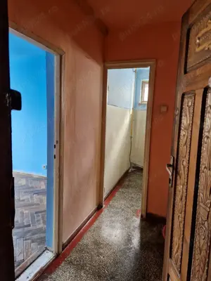 Apartament de vanzare - 2 camere, Petrosani, Str. Aviatorilor, bloc 1 - imagine 2