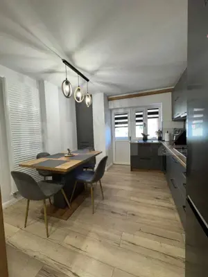 Apartament central, decomandat cu 3 camere, zonă centrală