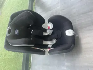 Scaun auto cu isofix și scaun pentru masă 