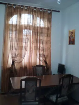 Casa cu arhitectura deosebita ,zona buna pentru birouri - imagine 2