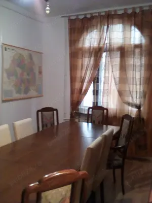 Casa cu arhitectura deosebita ,zona buna pentru birouri - imagine 3