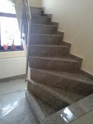 Casa cu arhitectura deosebita ,zona buna pentru birouri - imagine 4