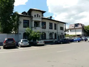 Casa cu arhitectura deosebita ,zona buna pentru birouri - imagine 7