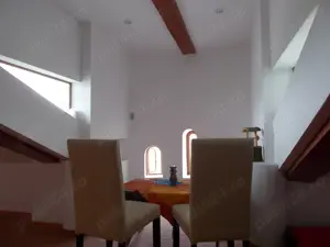 Casa cu arhitectura deosebita ,zona buna pentru birouri - imagine 8