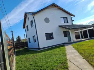       Casă de vânzare    .