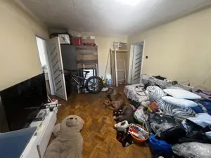 Apartament 2 camere, etaj 3, semi-decomandat - zona Dambovita