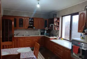 Galata, linga padure, vila deosebita, D,P,E,M su=290mp. t= 1200mp - imagine 5