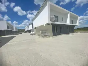 Casa 4 camere 2 bai balcon si gradina in Rasinari