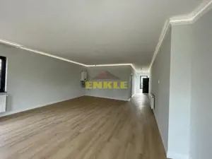 De închiriat: 2 spații comerciale moderne, 80 mp fiecare.