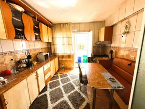 Apartament 4 camere (spatios si  decomandat ) NEPTUN  - imagine 4