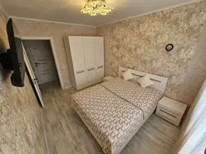 De inchiriat apartament cu trei camere in zona Aradului