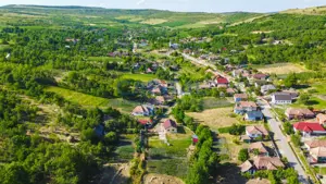 Casa cu teren de 3100 mp de vanzare in comuna Cornesti - imagine 15