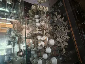 bibelouri, 2 cutii si alte rame din lemn masiv