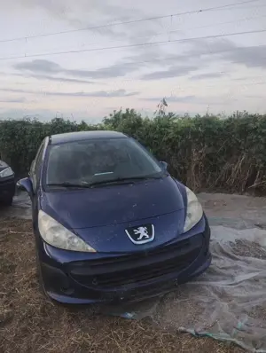 Dezmembrez PEUGEOT 206 diesel 2009