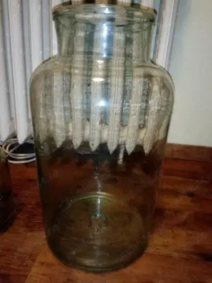 Borcane din sticla de diverse dimensiuni pentru muraturi