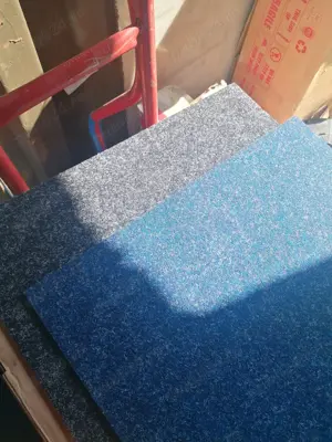 Dale mocheta trafic greu 50x50 cm noi. Pret 8 Ron  buc negociabil