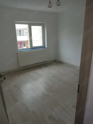 Vand apartament 3 camere