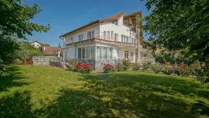 Vila impunatoare, rezidenta cu pretentii, Tractorul, Brasov