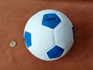 Minge de fotbal - pusculita, confectionata din ceramica       - imagine 3