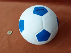 Minge de fotbal - pusculita, confectionata din ceramica