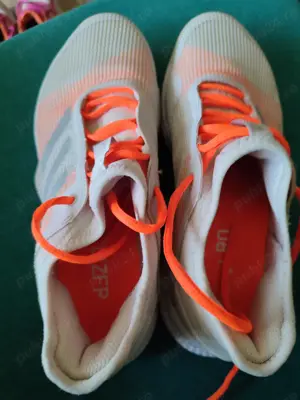 Vând pantofi sport Adidas 