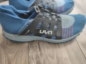 Vând pantofi sport în stare excelentă, model nou 