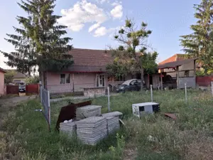 Casă cu teren generos de vânzare în Sânandrei   aproape de Primărie și centrul localității - imagine 2