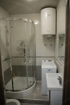 Ofer spre inchiriere garsoniera in zona Piata Romana - imagine 2