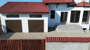 Vila la rosu intr o zona rezidentiala exclusivista Halchiu - imagine 3