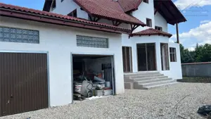 Vila la rosu intr o zona rezidentiala exclusivista Halchiu - imagine 5