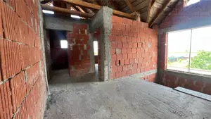 Vila la rosu intr o zona rezidentiala exclusivista Halchiu - imagine 13