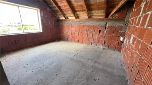 Vila la rosu intr o zona rezidentiala exclusivista Halchiu - imagine 14