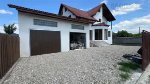 Vila la rosu intr o zona rezidentiala exclusivista Halchiu - imagine 7