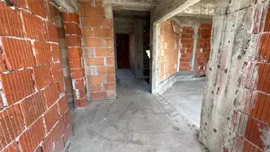 Vila la rosu intr o zona rezidentiala exclusivista Halchiu - imagine 15