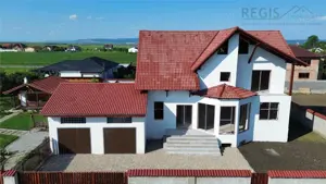 Vila la rosu intr o zona rezidentiala exclusivista Halchiu