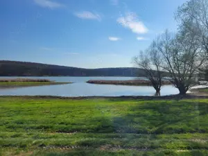 Vând teren 585 mp pe malul lacului Ianova. 30 de euro mp - imagine 3 Vând teren 585 mp pe malul lacului Ianova. 30 de euro mp - imagine 3