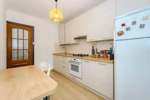 Apartament cu trei camere in zona Sagului - imagine 3