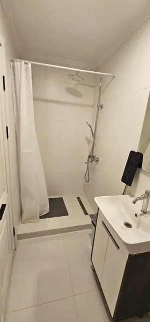 Se ofera spre inchiriere garsoniera in zona Giulesti - imagine 3 Se ofera spre inchiriere garsoniera in zona Giulesti - imagine 3