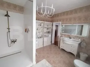  Vilă de lux de vanzare, 15 camere, 550 mp, zona Micro 6, comision 0% - imagine 20