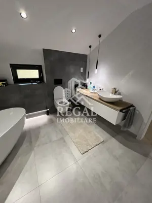 Casă modernă tip duplex, ideală pentru 2 familii – in loc. Strei - imagine 7